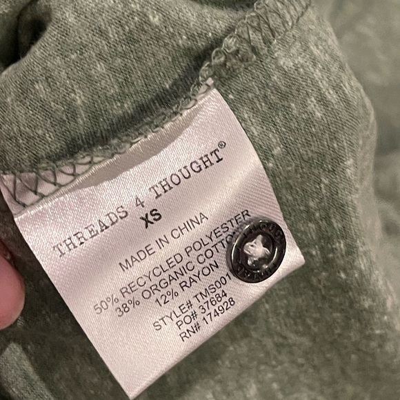 Threads for Thoughts NWT green Henley short sleeve shirt - Picture 5 of 8